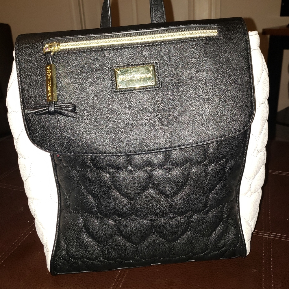 NWOT Betsey Johnson Heart Quilted Backpack